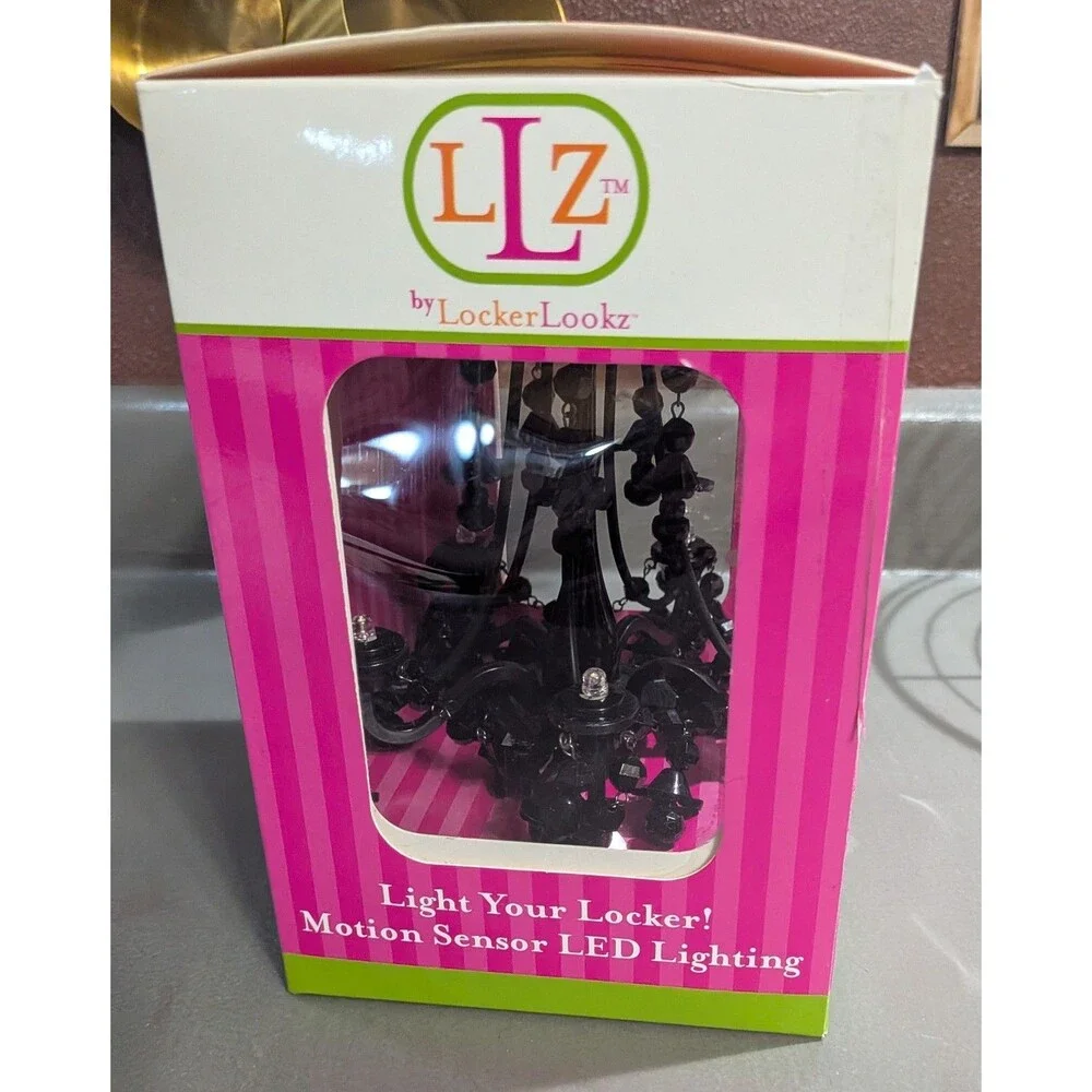 LOCKERLOOKZ CHANDELIER MOTION SENSOR LOCKER DECOR/DOLL HOUSE MINI BLACK, New